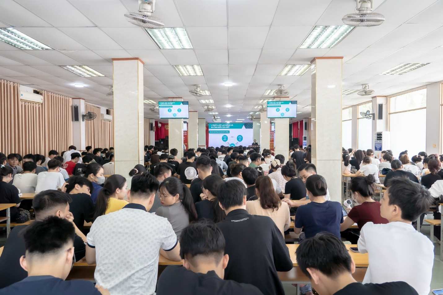 TUẦN SINH HOẠT CÔNG DÂN SINH VIÊN CUỐI KHÓA CHO SINH VIÊN ĐẠI HỌC CHÍNH QUY KHÓA 10 (2021–2025)